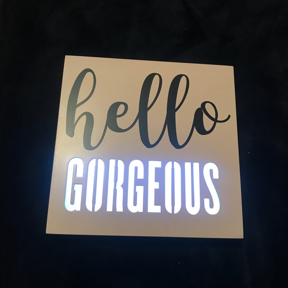 “Hello Gorgeous” Bedroom Statement Piece💖